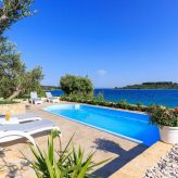 Počitniška hiša z bazenom 30 m od morja Okrug Gornji, Čiovo, Trogir